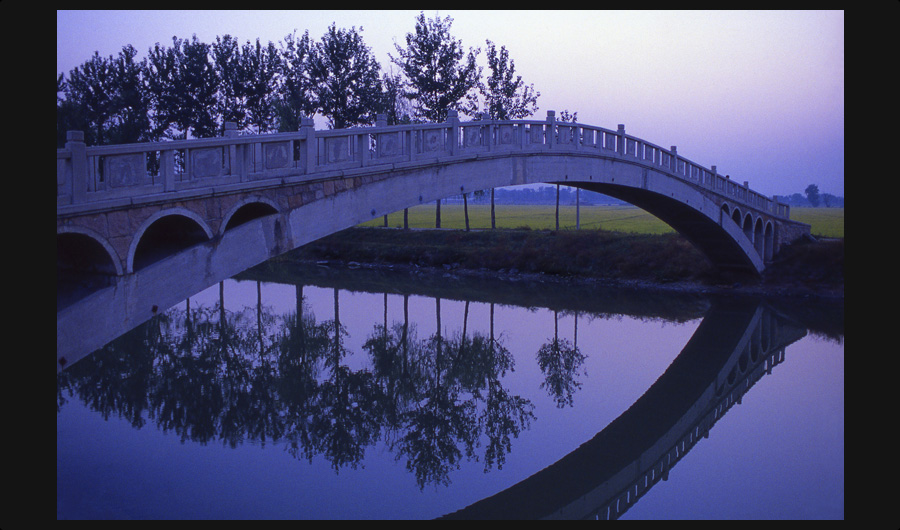 夕暮れの橋